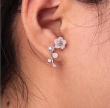 Load image into Gallery viewer, Flower and Pearl Earrings