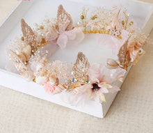 Load image into Gallery viewer, Floral and Shell Crown Headdress