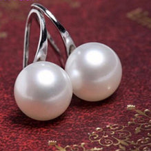 Load image into Gallery viewer, Simple Pearl Earrings