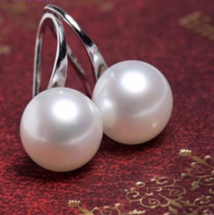 Simple Pearl Earrings